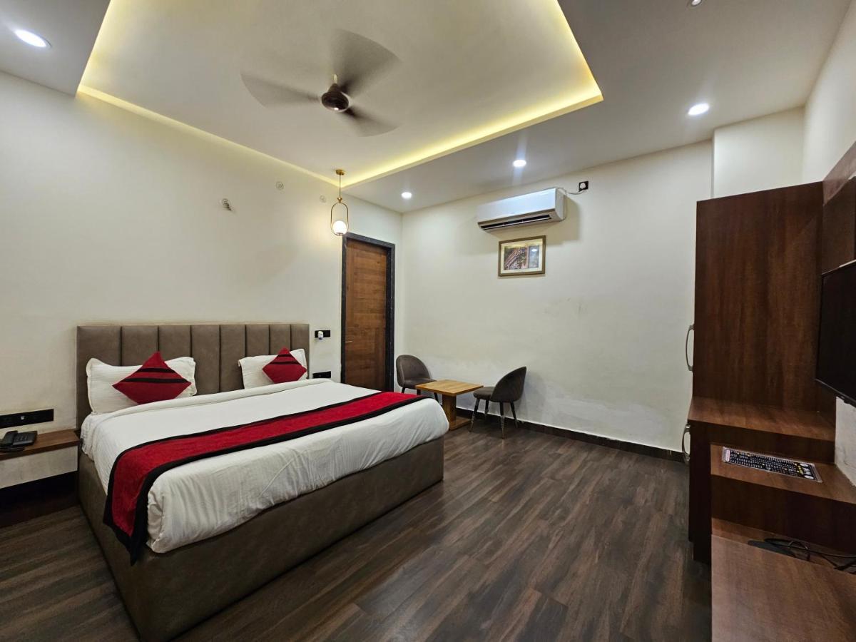 Rbs Hotel And Lawn Ayodhya Esterno foto