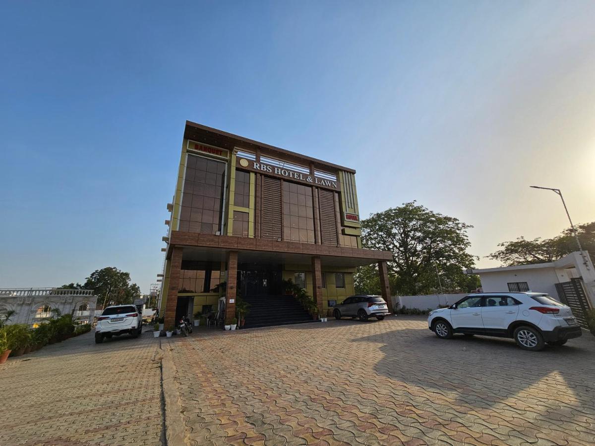 Rbs Hotel And Lawn Ayodhya Esterno foto