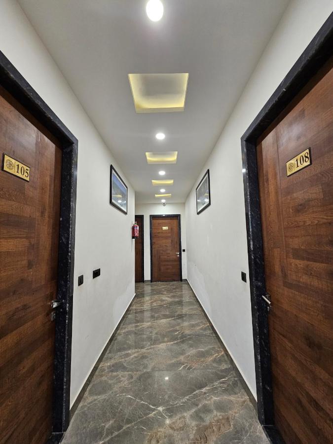 Rbs Hotel And Lawn Ayodhya Esterno foto