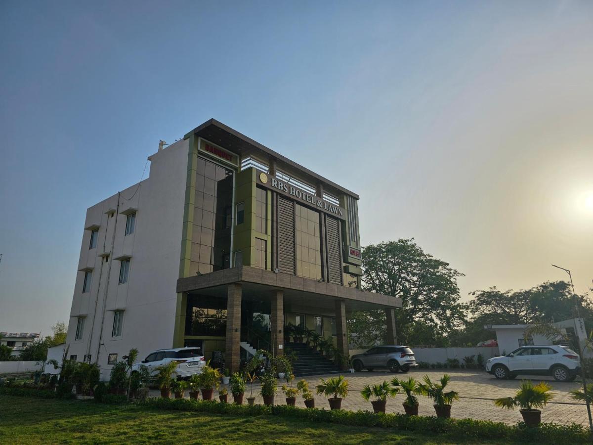 Rbs Hotel And Lawn Ayodhya Esterno foto