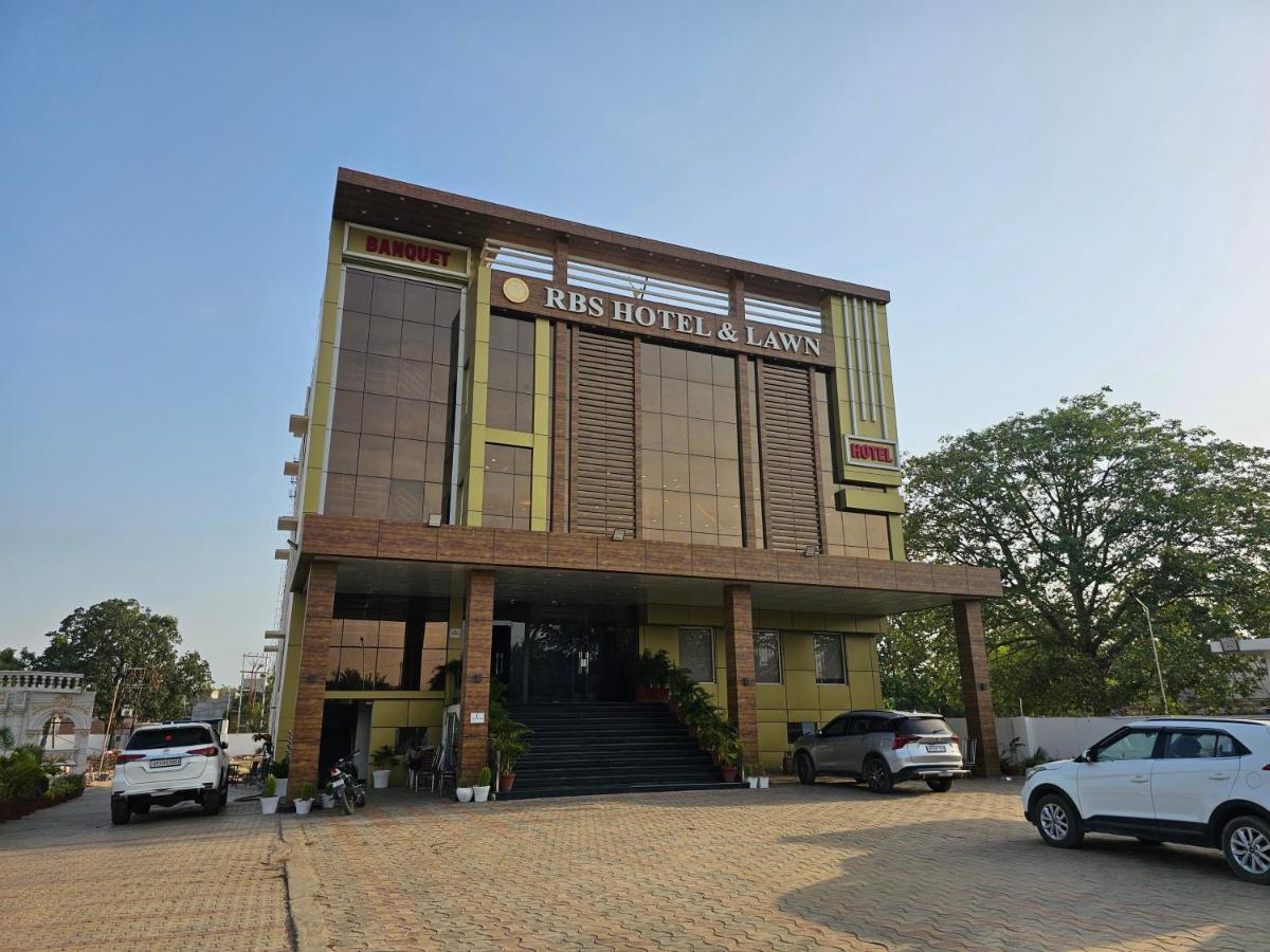 Rbs Hotel And Lawn Ayodhya Esterno foto